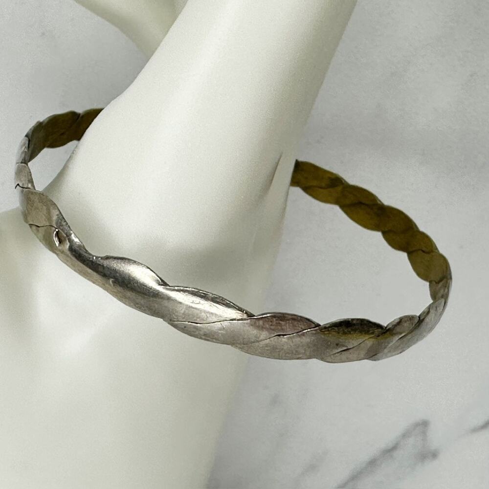 Vintage Silver Tone Flat Braided Bangle Bracelet Twisted Ribbon Minimalist ✨